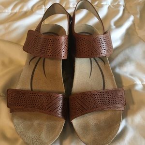 Abeo sandals